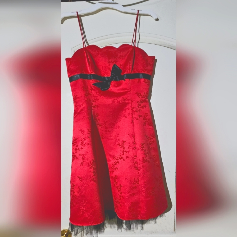 Roberta red dress with black accents size 7/8